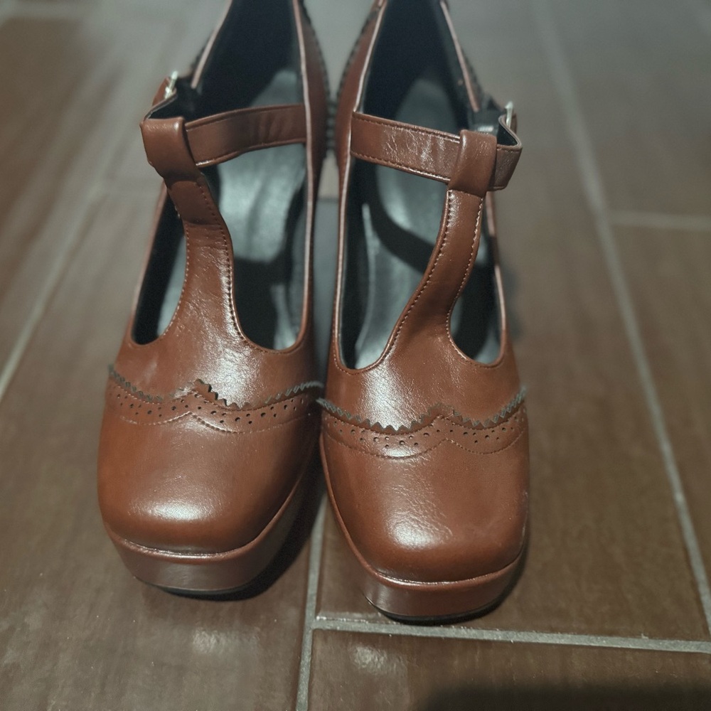 Elegant Brown T-Strap Women's Shoes